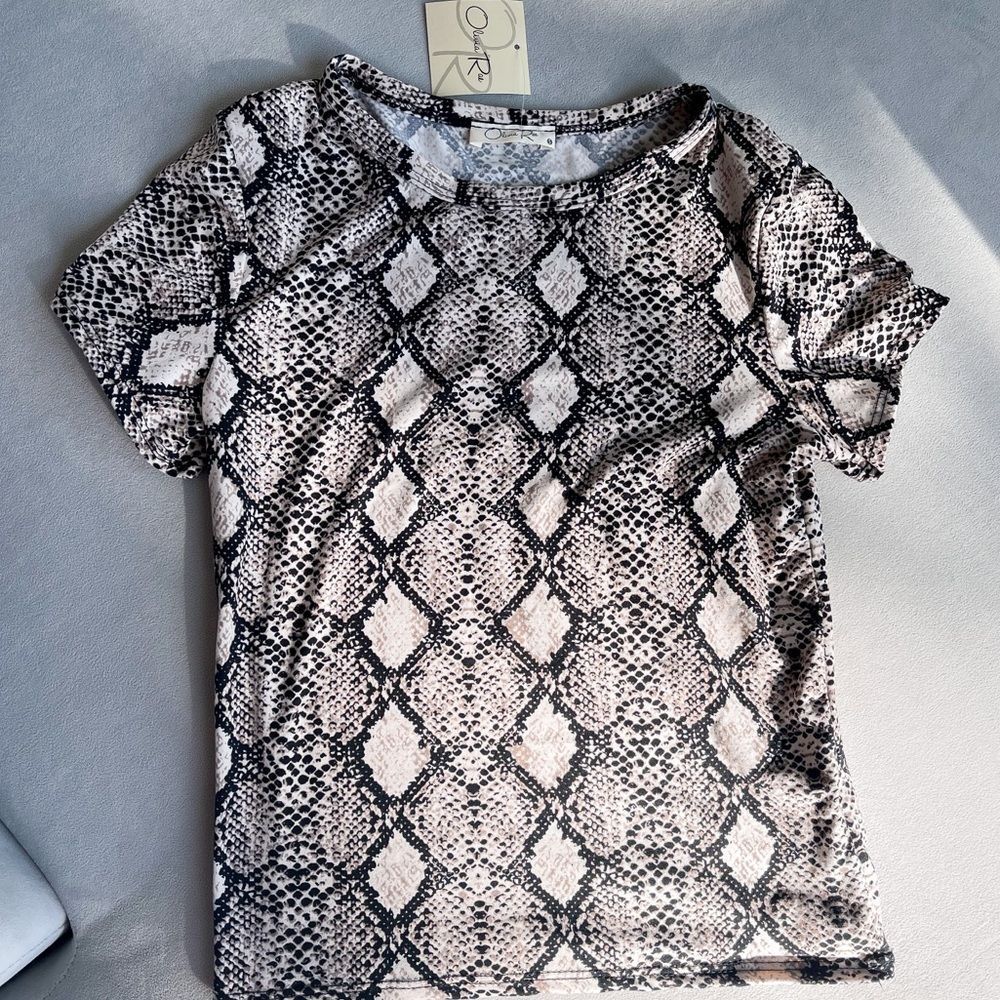 NWT OLIVIA RAE snake print top